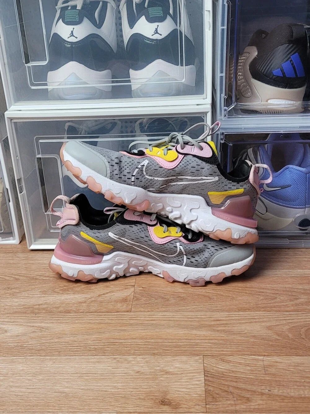2020 Nike React Vision Light Smoke Grey White Pink Youth SZ 7Y ( CD6888-003 )